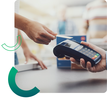 hand paying digitally with credit card at store